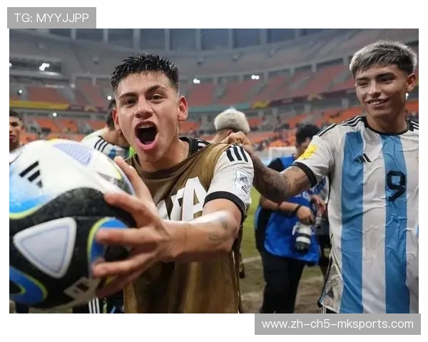 曼城签下19岁阿根廷边锋埃切维里，双方签署六年长约