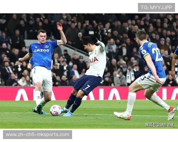 热刺通过换位跑动拉开空间：从场上智慧到训练场的实战解码