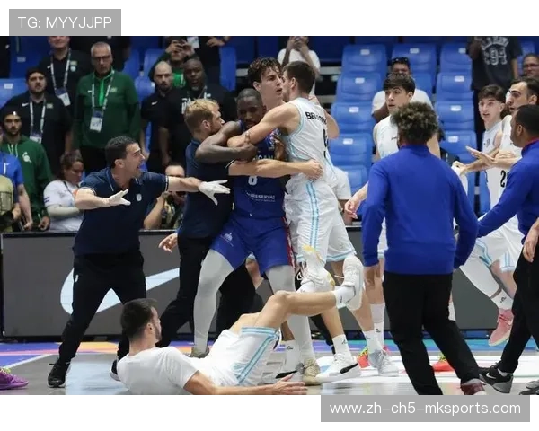 球员怒摔球衣拒绝上替补席