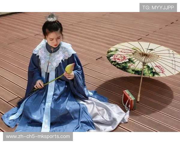 网球女神穿汉服亮相