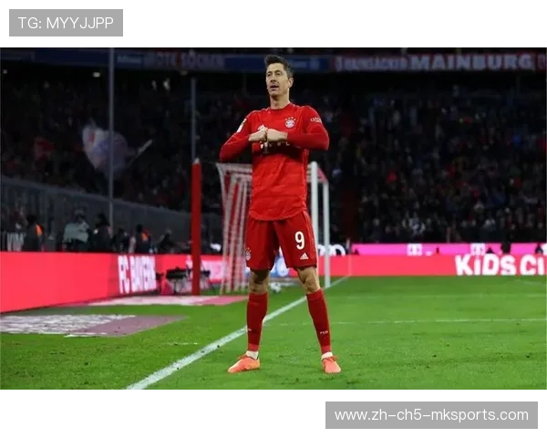 莱万落点判断极为精准，拜仁前场补射机会不断