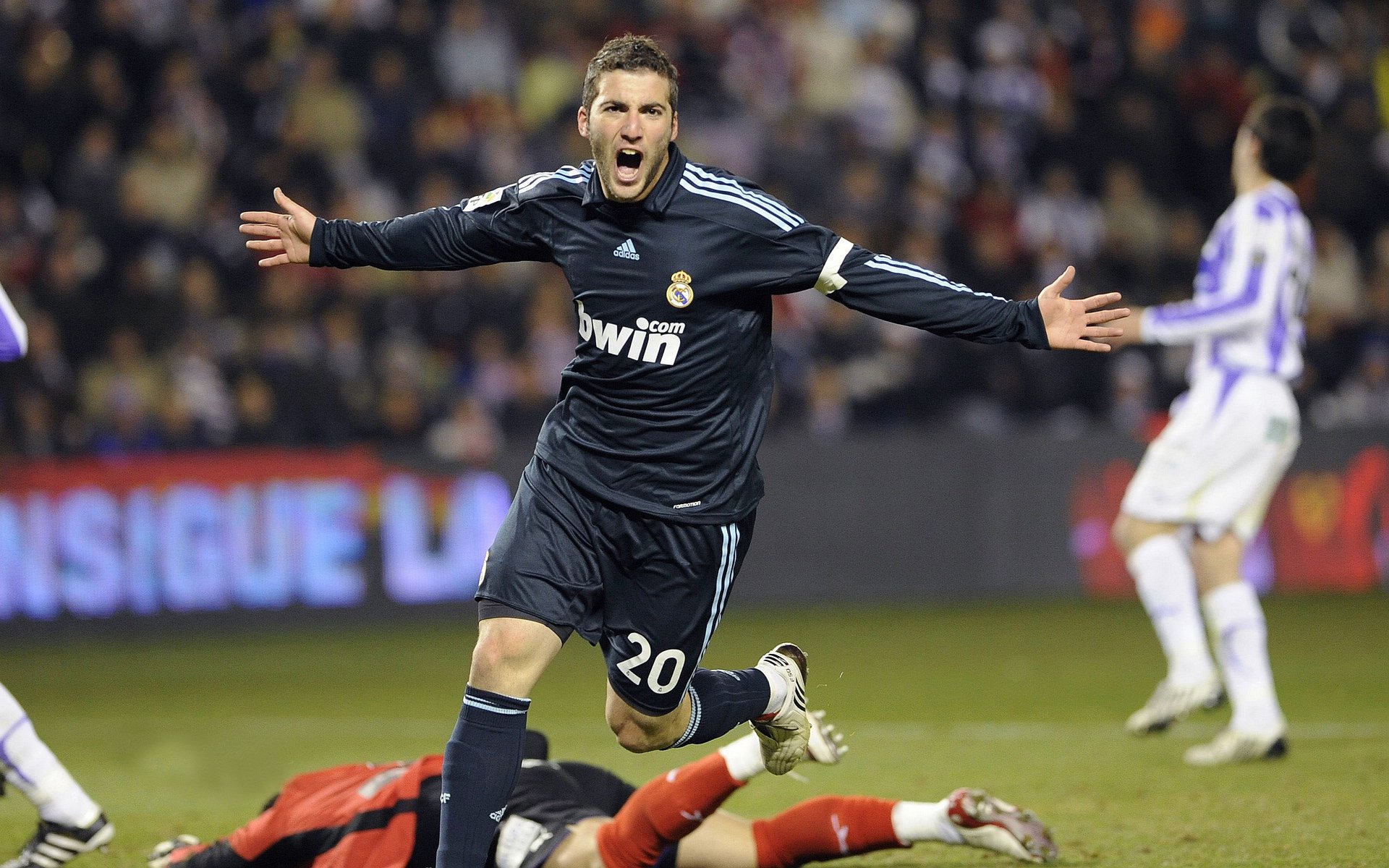 欧冠八强战:谁能继续前进?关键战役回顾,欧冠八强诞生